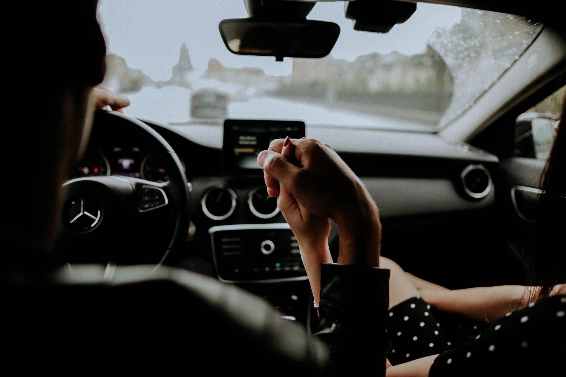 Auto importieren in die Schweiz – Zoll, Führerschein umtauschen und Autoversicherung für Deutsche